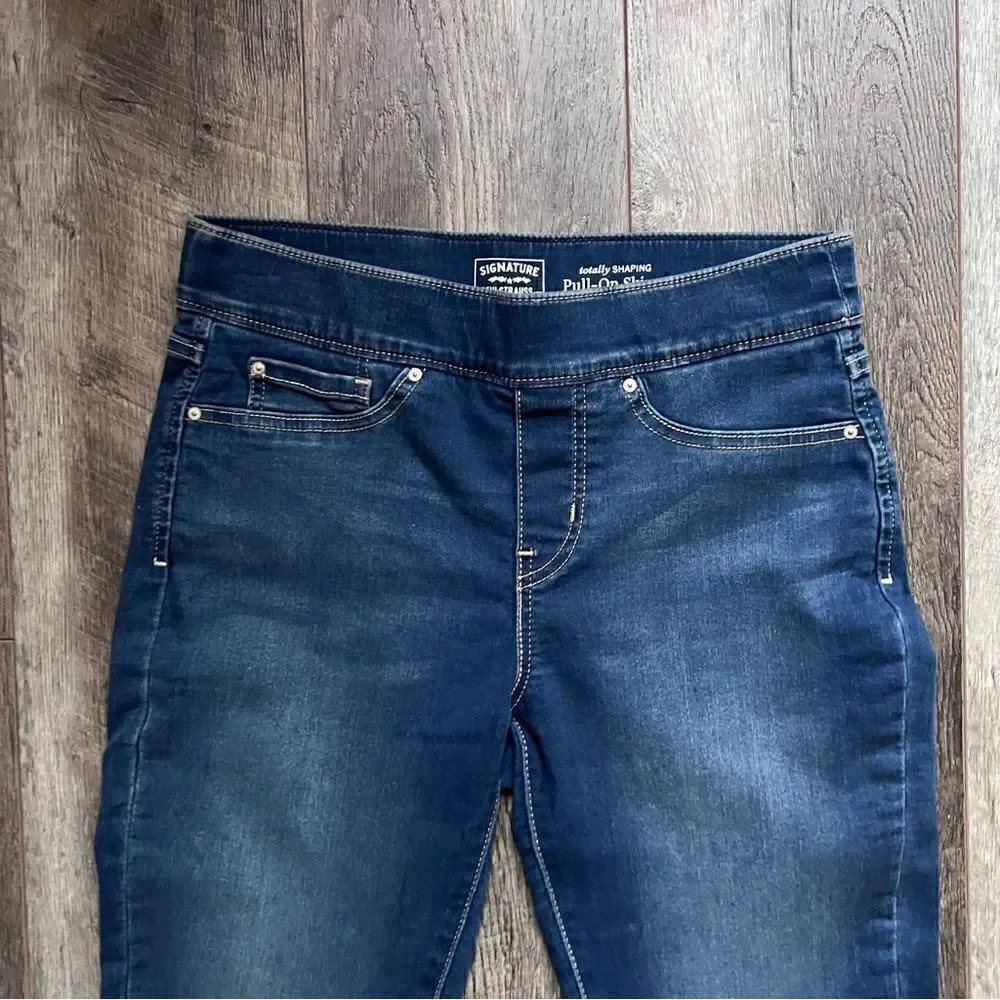 Signature by Levi Strauss Totally Shaping Pull On Skinny Jeans Size 6 Short